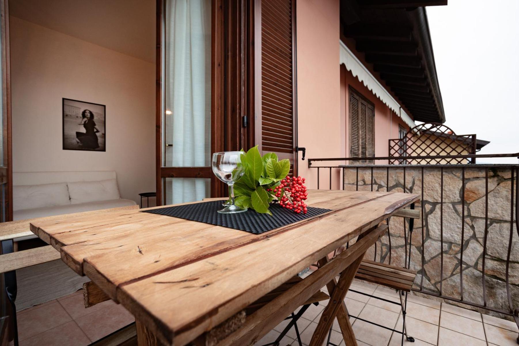 Appartement Casa Paris à Sale Marasino Extérieur photo